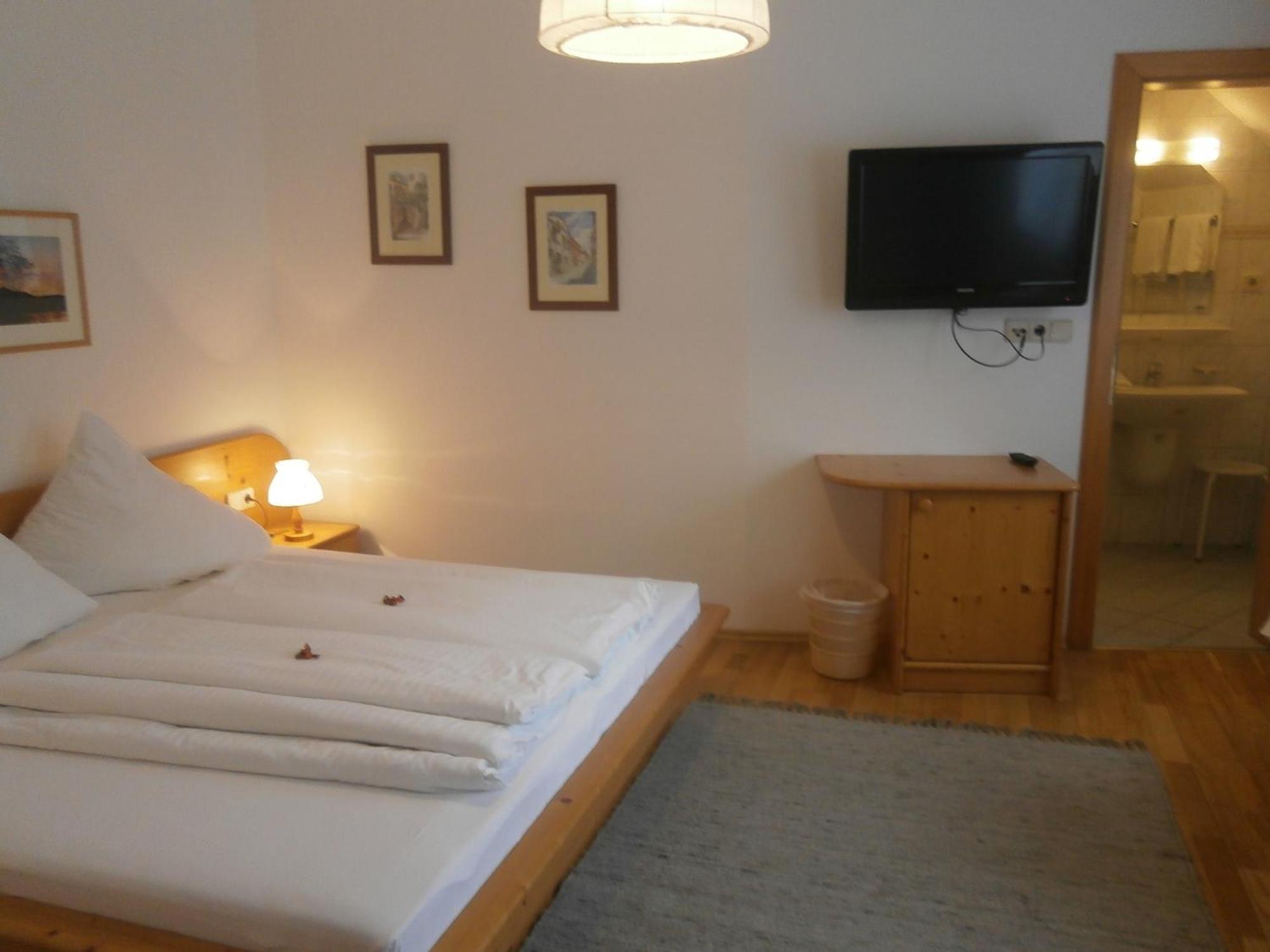Winzerhof - Gaestehaus Stoeger Duernstein Room photo